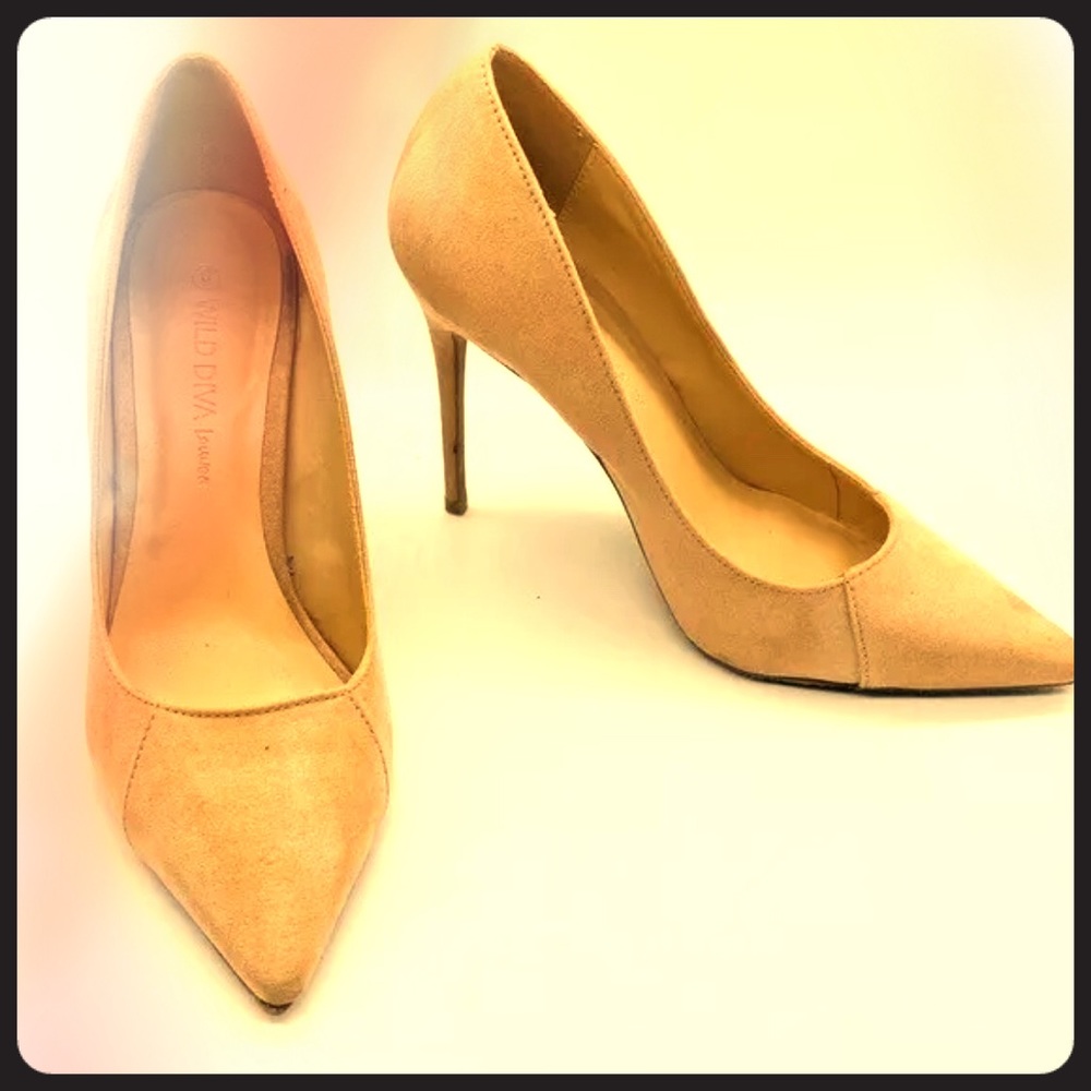 Wild Diva tan heals worn once, excellent sz 6
